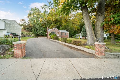 754 Jones Hill Road, West Haven, CT, 06516 | Card Image