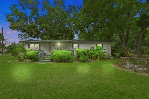 106 N 3rd St, Highlands, TX, 77562-3741 | Card Image