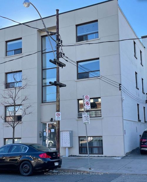 102-676 Mount Pleasant Rd, Toronto, ON, M4S2N3 | Card Image