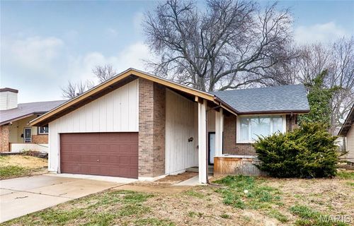 1622 Barkwood Drive, Florissant, MO, 63031 | Card Image