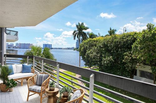 302-19101 Mystic Pointe Dr, Aventura, FL, 33180-4513 | Card Image