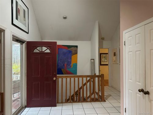 9 Woodview Way, Hampton Bays, NY, 11946-1114 | Card Image