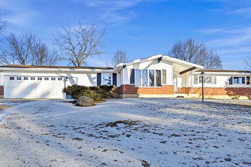 9807 N Leaf River Rd, LEAF RIVER, IL, 61047-9709 | Card Image