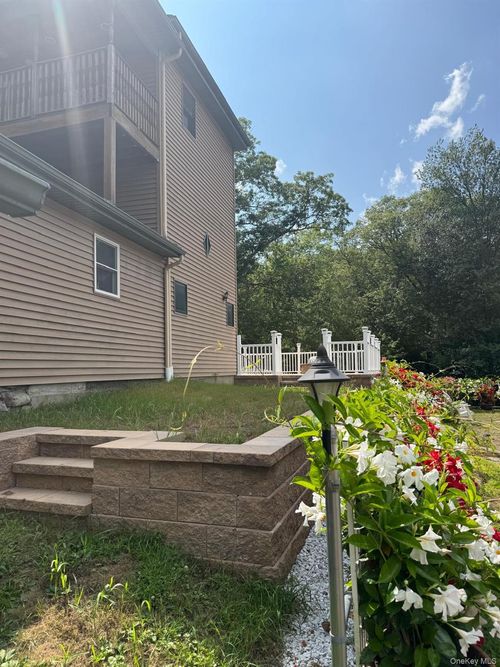 22 Elm Rd, Monroe, NY, 10950-5307 | Card Image