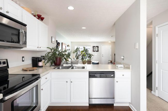 7275 Billy Goat Dr, Condo with 2 bedrooms, 3 bathrooms and null parking in New Albany OH | Image 7