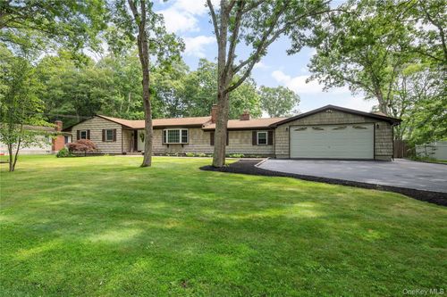 371 Hewlett Avenue, Brookhaven, NY, 11772 | Card Image