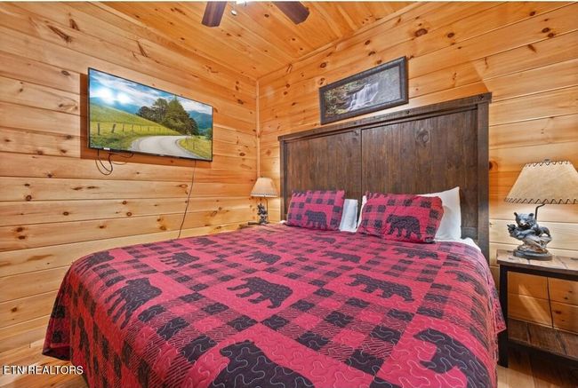 880 Great Smoky Way, House other with 4 bedrooms, 4 bathrooms and null parking in Gatlinburg TN | Image 42