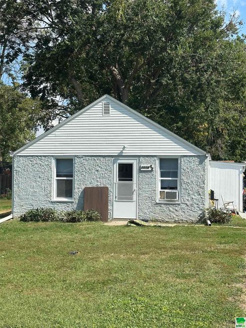 1018 &amp; 1018 1/2 B Street, South Sioux City, NE, 68776 | Card Image