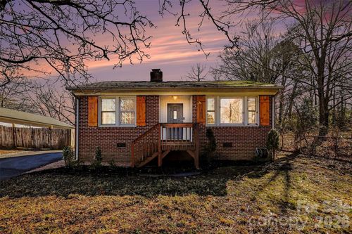 614 N Rhyne St, Gastonia, NC, 28054-3161 | Card Image