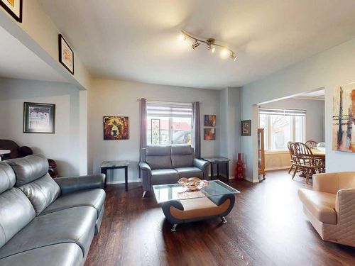 332 Grey St, Granum, AB, T0L1A0 | Card Image