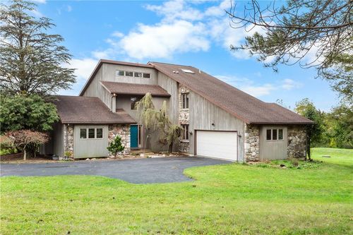 377 Farmhouse Ln, WIND GAP, PA, 18091-9511 | Card Image