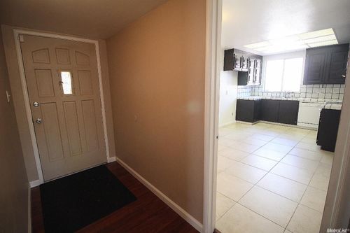 2 Tillman Cir, Sacramento, CA, 95823-4114 | Card Image