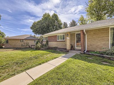 8710 W Dover Cir, House other with 3 bedrooms, 2 bathrooms and null parking in Lakewood CO | Image 2