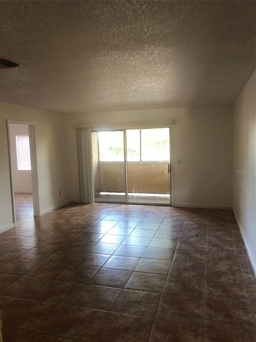 apt-202-656 Kenwick Cir, CASSELBERRY, FL, 32707-4273 | Card Image