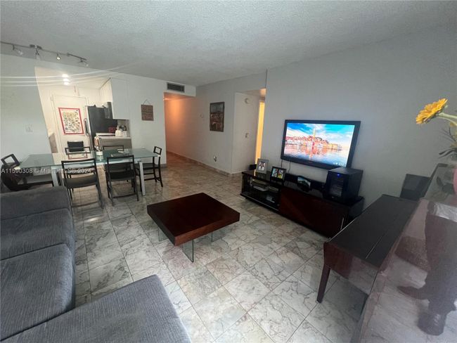 303 - 2350 Ne 135th St, Condo with 2 bedrooms, 2 bathrooms and null parking in North Miami FL | Image 1