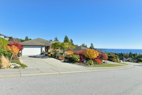 6252 Baillie Rd, Sechelt, BC, V7Z0R5 | Card Image
