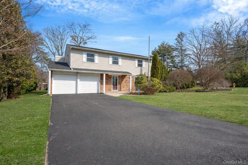 1 Yardley Ln, Nesconset, NY, 11767-1515 | Card Image
