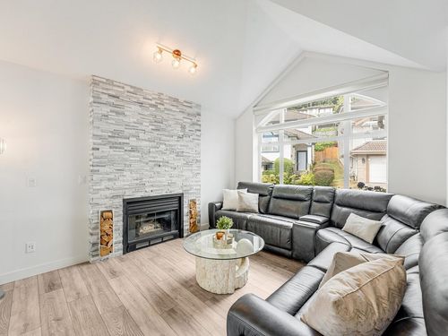 1668 Plateau Cres, Coquitlam, BC, V3E3B3 | Card Image