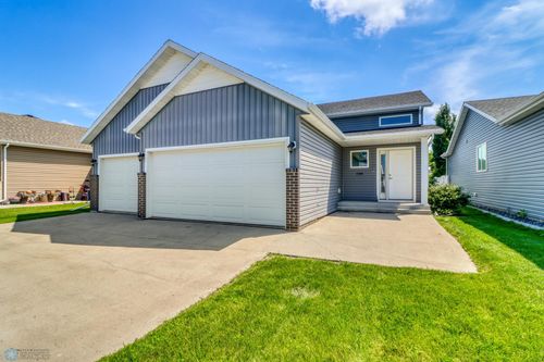 7394 21st St S, Fargo, ND, 58104-7797 | Card Image