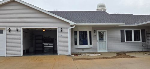 203 E E Ridge St, Readlyn, IA, 50668-7804 | Card Image