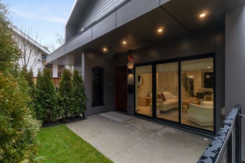2-2539 Grant St, Vancouver, BC, V5K3G6 | Card Image