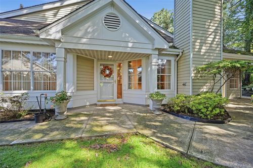 9 Oakdale Ct, Ridge, NY, 11961-1601 | Card Image