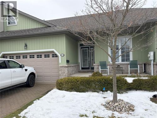 13 Oakwood Links Lane, Grand Bend, ON, N0M1T0 | Card Image