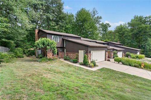 8368 Villa Marina Ct, Mentor, OH, 44060-2040 | Card Image