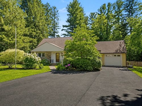 661 Common St, Walpole, MA, 02081-3131 | Card Image