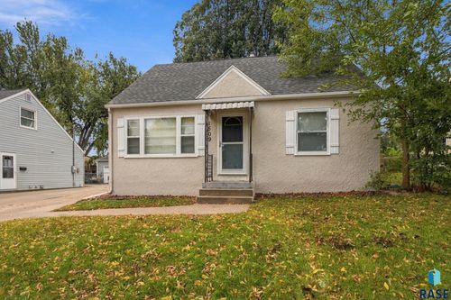1509 E 25th St Street, Sioux Falls, SD, 57105 | Card Image