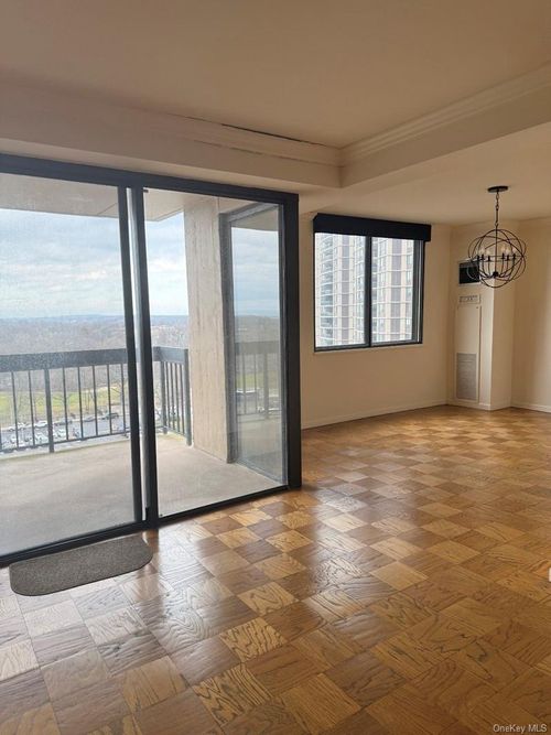 12g-27010 Grand Central Pkwy, Floral Park, NY, 11005 | Card Image