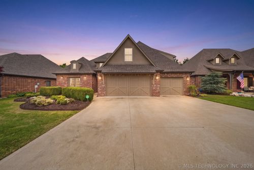 10934 S 77th East Ave, Tulsa, OK, 74133-7175 | Card Image