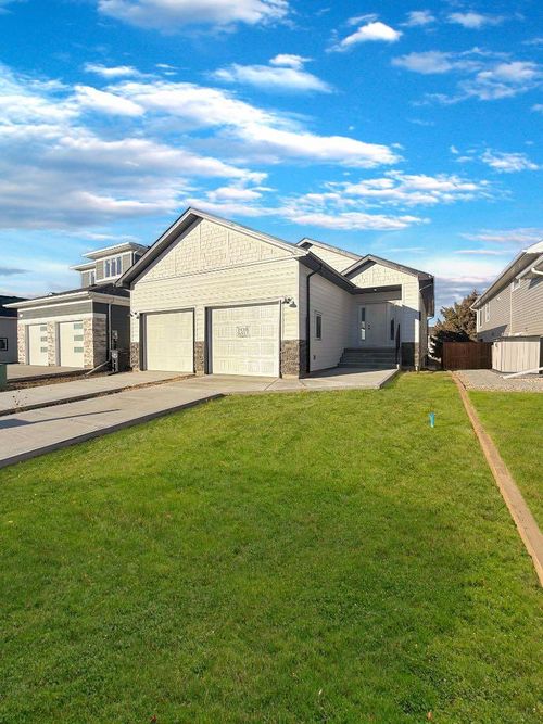 233 Greenwood Rd, Coalhurst, AB, T0L0V2 | Card Image