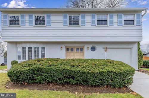 7 Center Dr, CAMP HILL, PA, 17011-7605 | Card Image