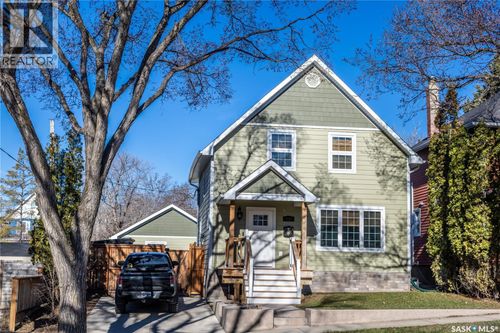 832 Algoma Ave, Moose Jaw, SK, S6H3Z3 | Card Image