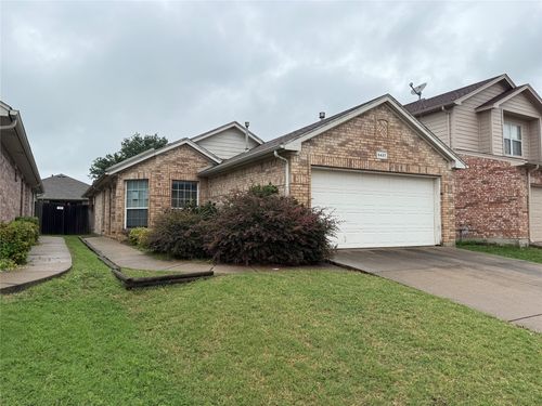 6437 Regina Dr, Fort Worth, TX, 76131-1226 | Card Image