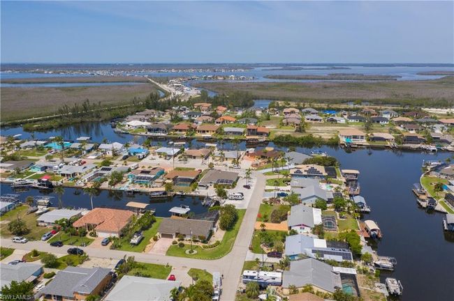 12321 Moon Shell Dr, House other with 3 bedrooms, 3 bathrooms and 2 parking in MATLACHA ISLES FL | Image 7