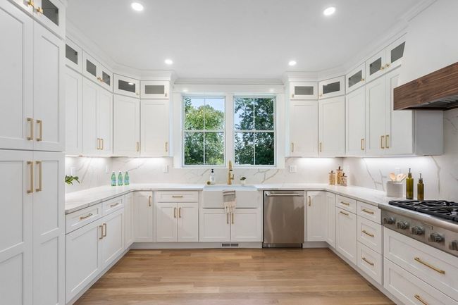 21 Jayne Rd, House other with 5 bedrooms, 4 bathrooms and 2 parking in Needham MA | Image 9