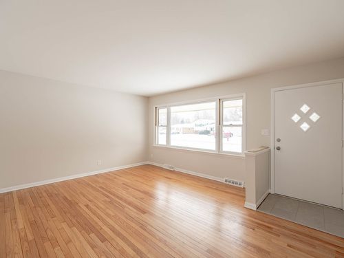 1940 Richard St, Aurora, IL, 60506-1824 | Card Image