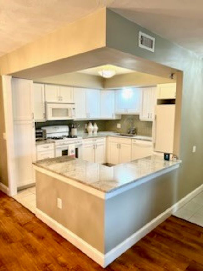 APT-106 - 200 Hoffman Ave, Condo with 2 bedrooms, 2 bathrooms and 3 parking in Cranston RI | Image 4