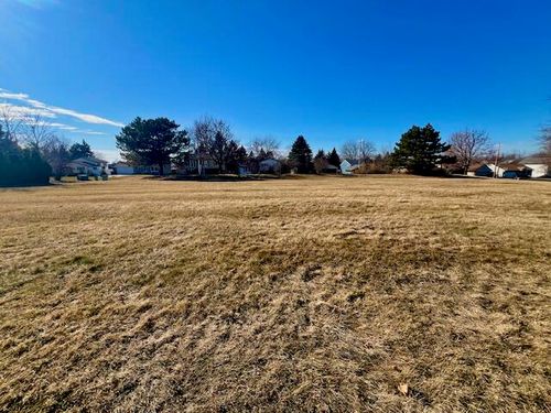 8535 S Amanda Ct, Oak Creek, WI, 53154-8008 | Card Image