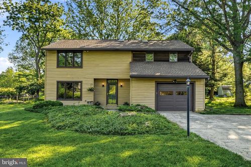 749 Tory Hollow Rd, BERWYN, PA, 19312-1153 | Card Image