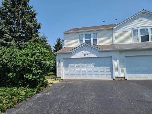 200-200 Wedgewood Cir, Lake In The Hills, IL, 60156-6256 | Card Image