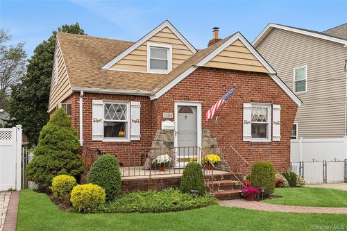 144 Rintin St, Franklin Square, NY, 11010-4206 | Card Image