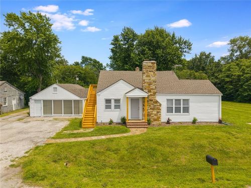 107 N Broadway St, Oak Grove, MO, 64075 | Card Image