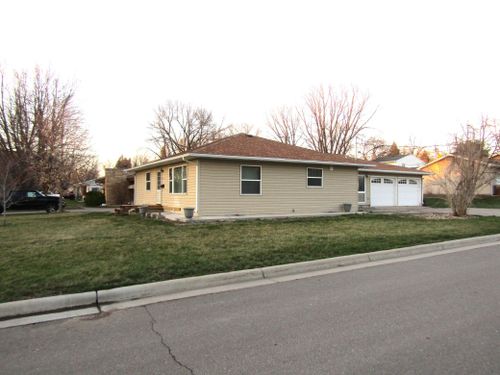 214 S 12th St, Montevideo, MN, 56265-2049 | Card Image