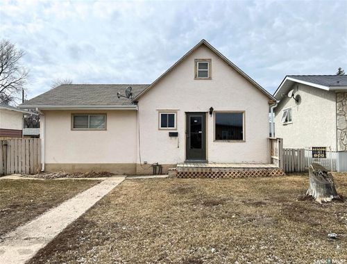 118 5th Ave Se, Swift Current, SK, S9H3M7 | Card Image