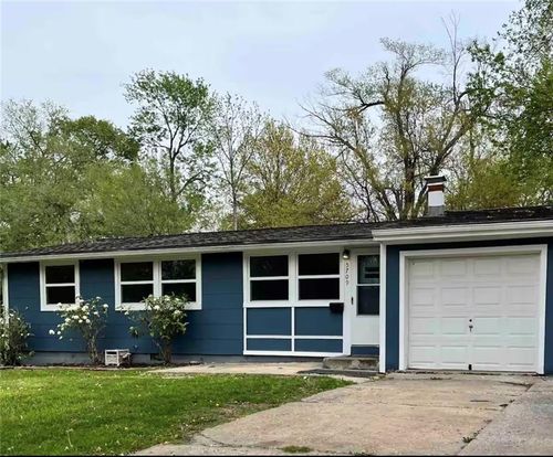 5709 Woodland Ave, Kansas City, MO, 64118-5426 | Card Image