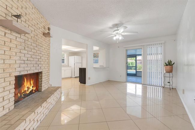 13635 Berkshire Ct, House other with 3 bedrooms, 2 bathrooms and null parking in GRAND ISLAND FL | Image 5