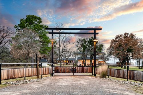 909 Grindstone Rd, Brock, TX, 76087-9655 | Card Image